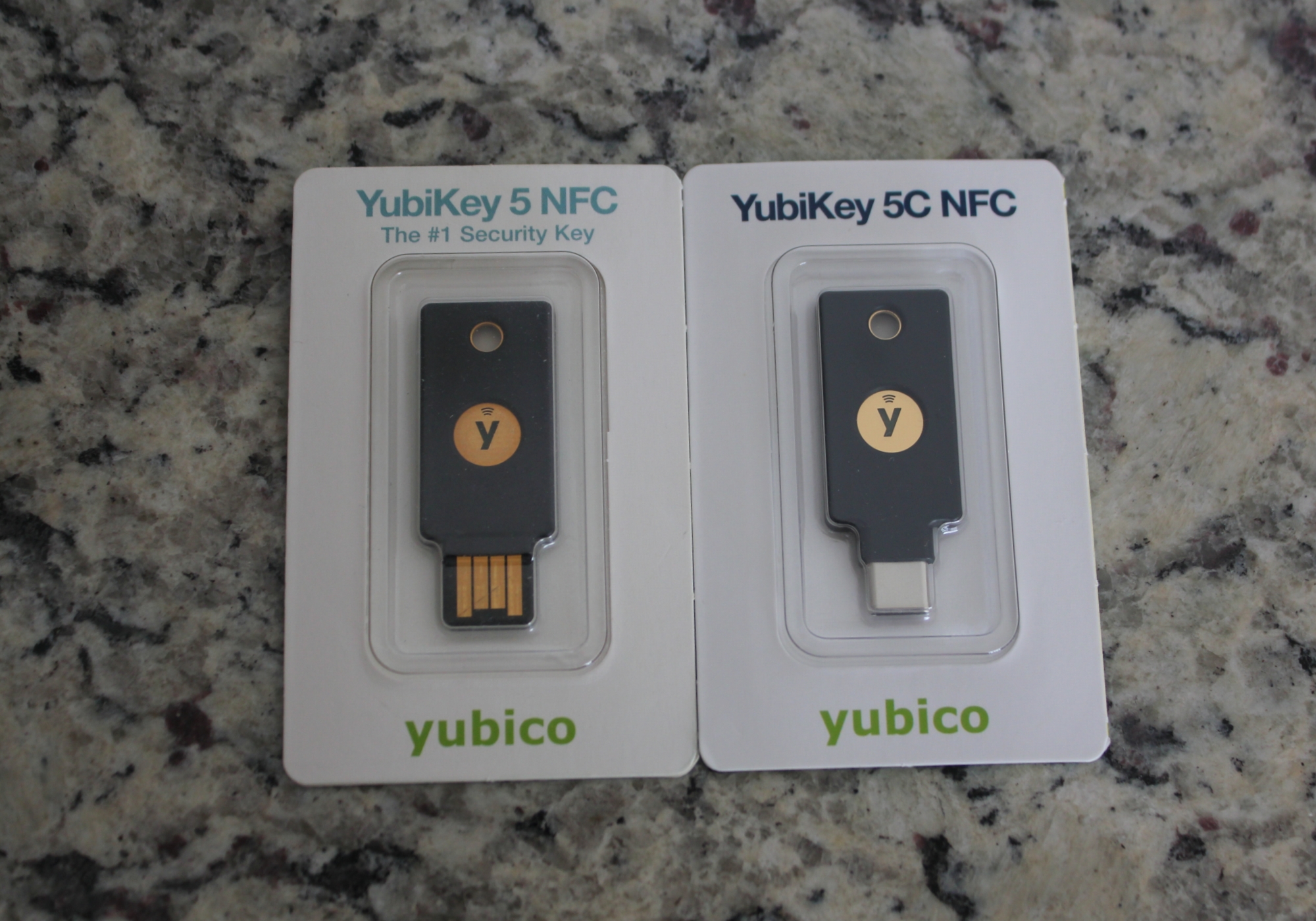 Yubico 「YubiKey 5 NFC」 と 「YubiKey 5C NFC」